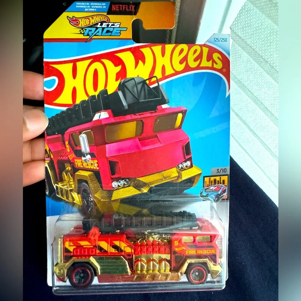 Hot Wheels Fire rescue car - Picture 1 of 5